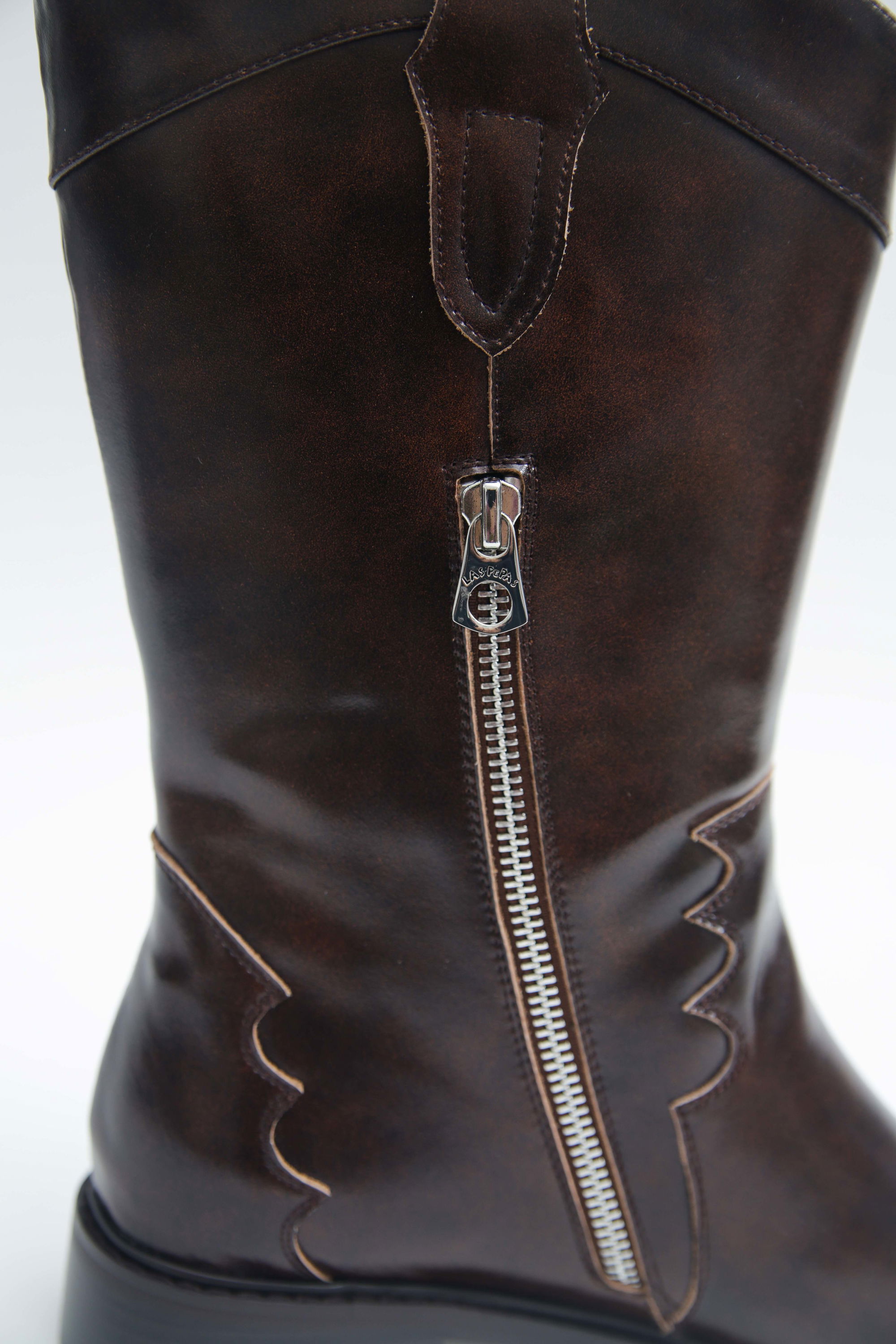 BOTA DE CUERO AVELLANO