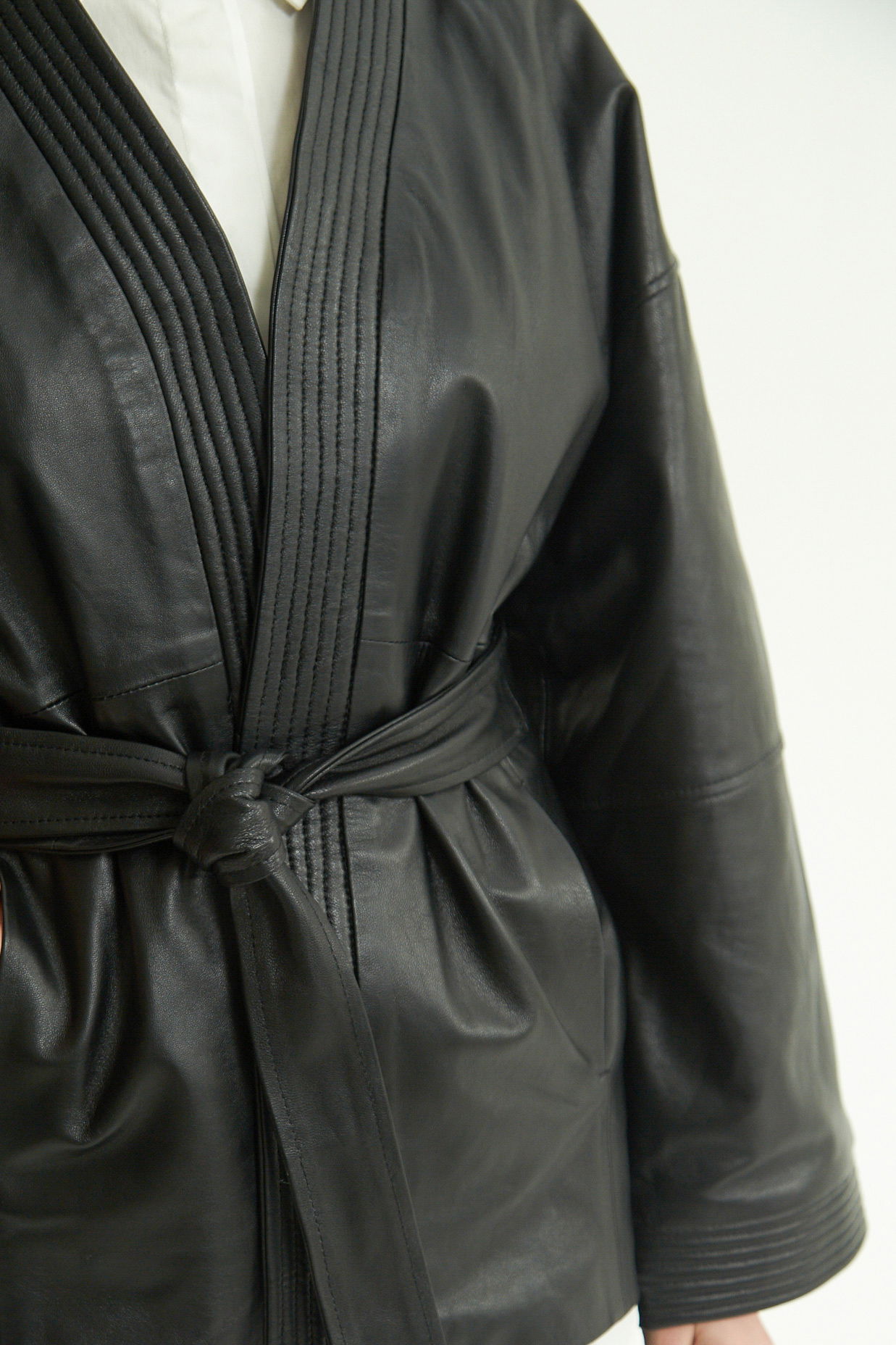KIMONO DE CUERO LIU // OVINO 