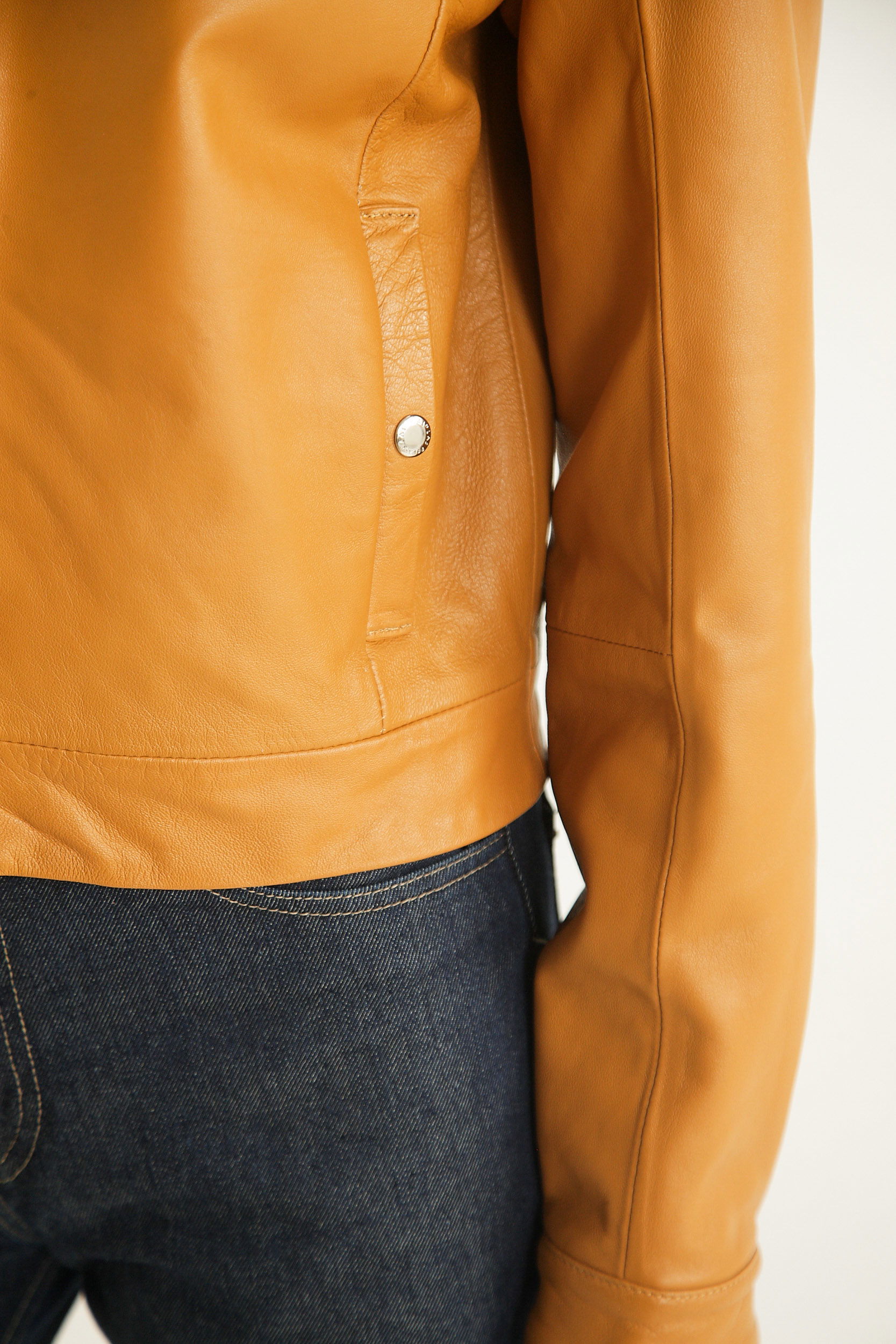 CAMPERA DE CUERO BROWN // OVINO