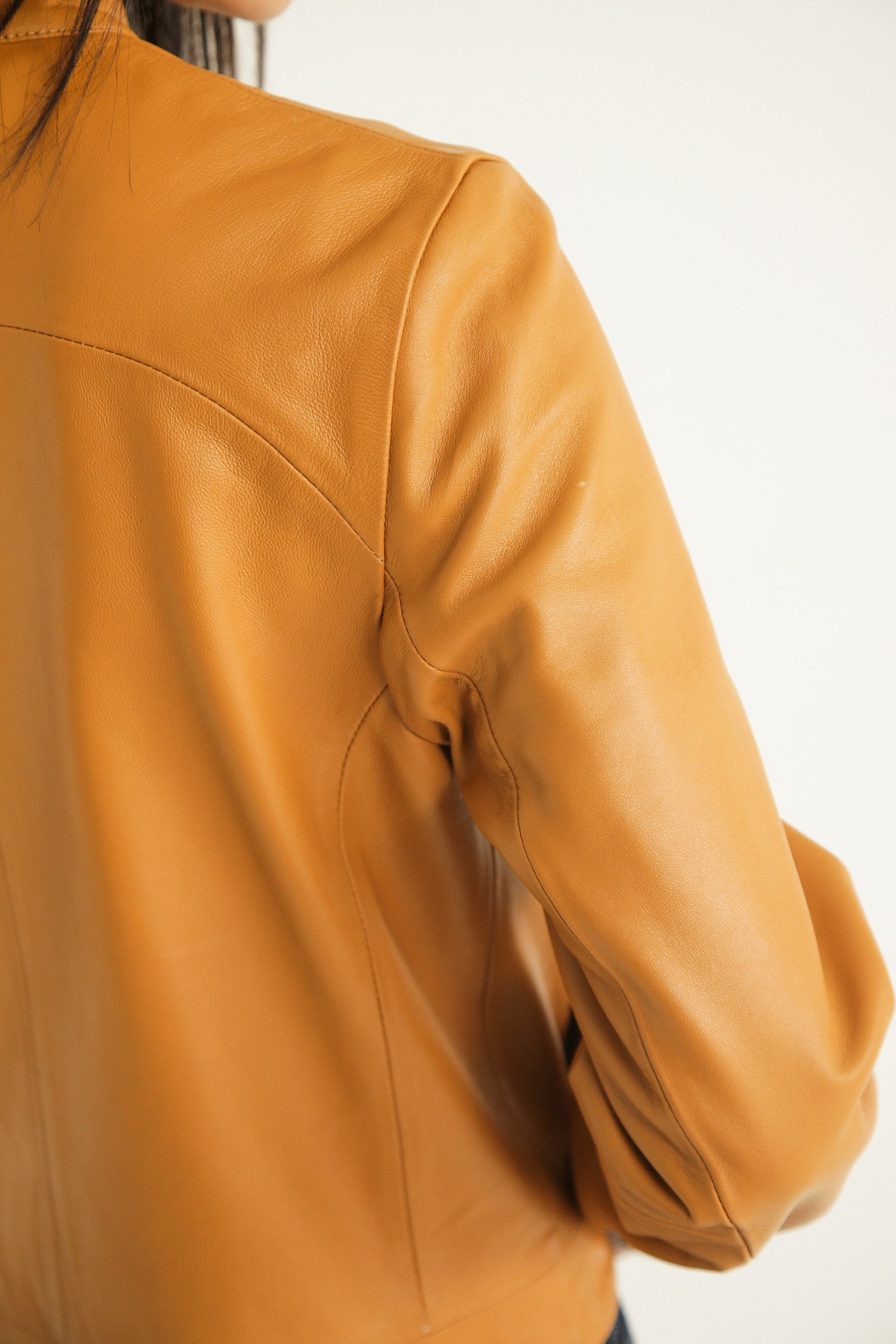 CAMPERA DE CUERO BROWN // OVINO