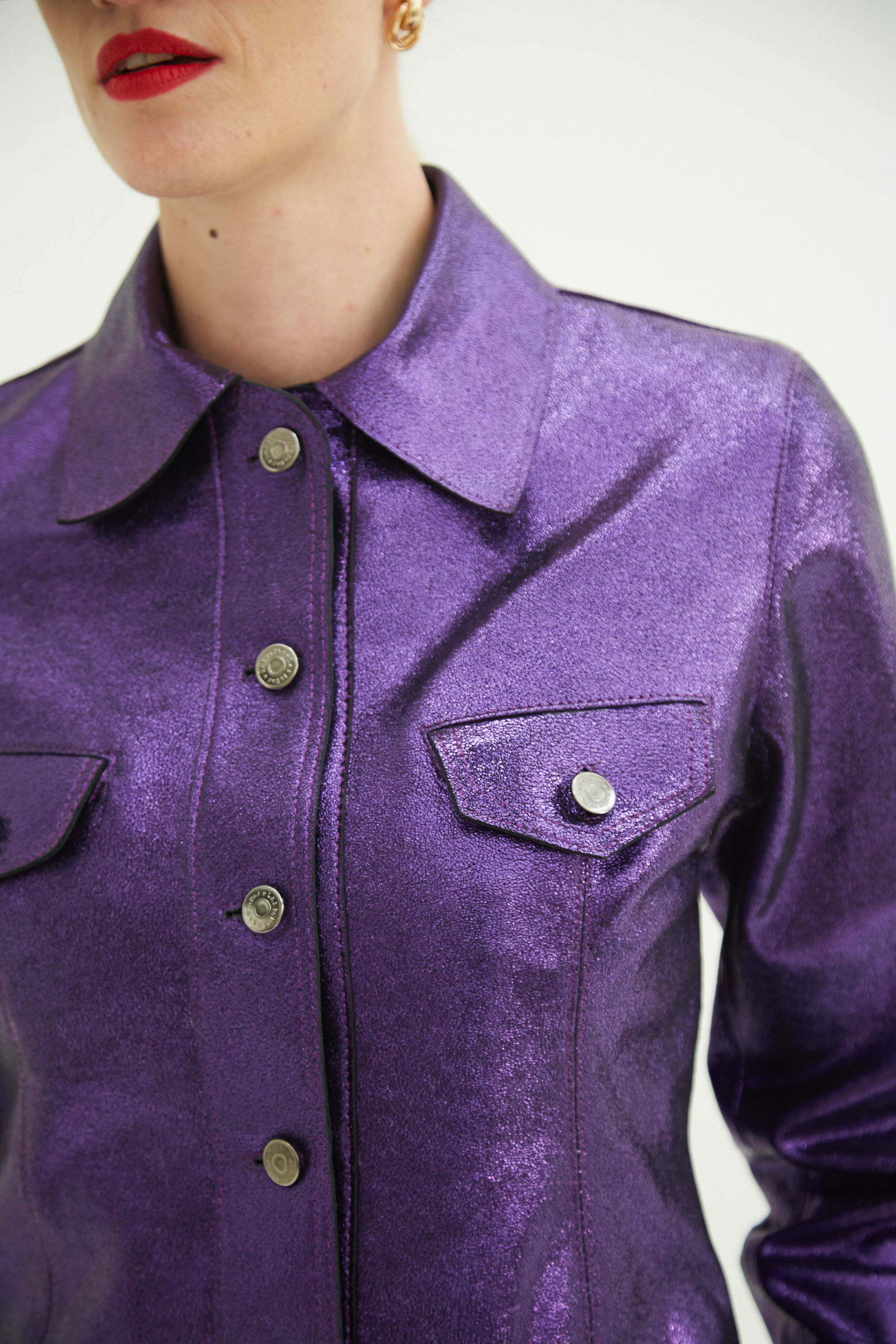 CAMPERA DE CUERO SARA METALIZADA//OVINO ITALIANO