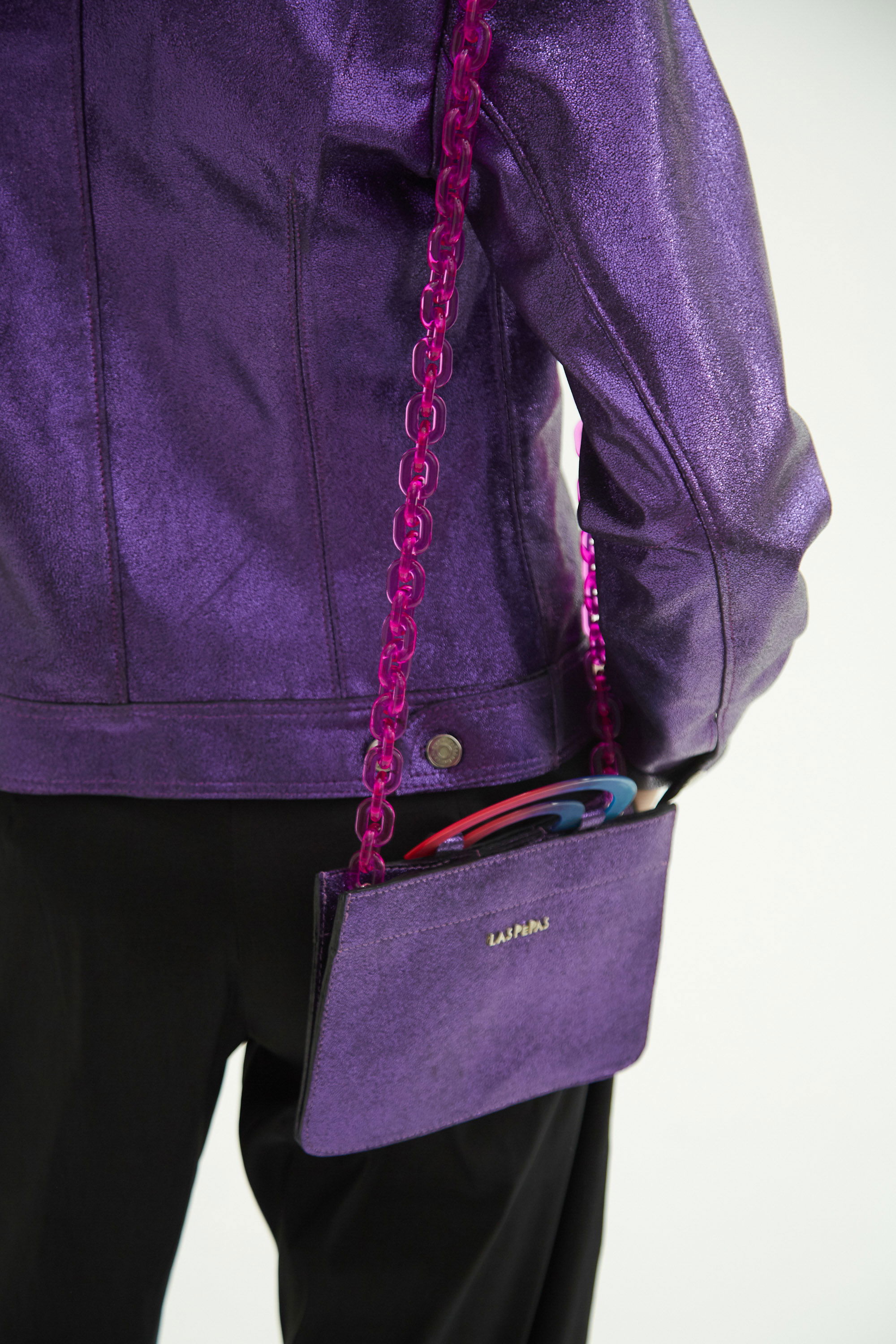 CAMPERA DE CUERO SARA METALIZADA//OVINO ITALIANO