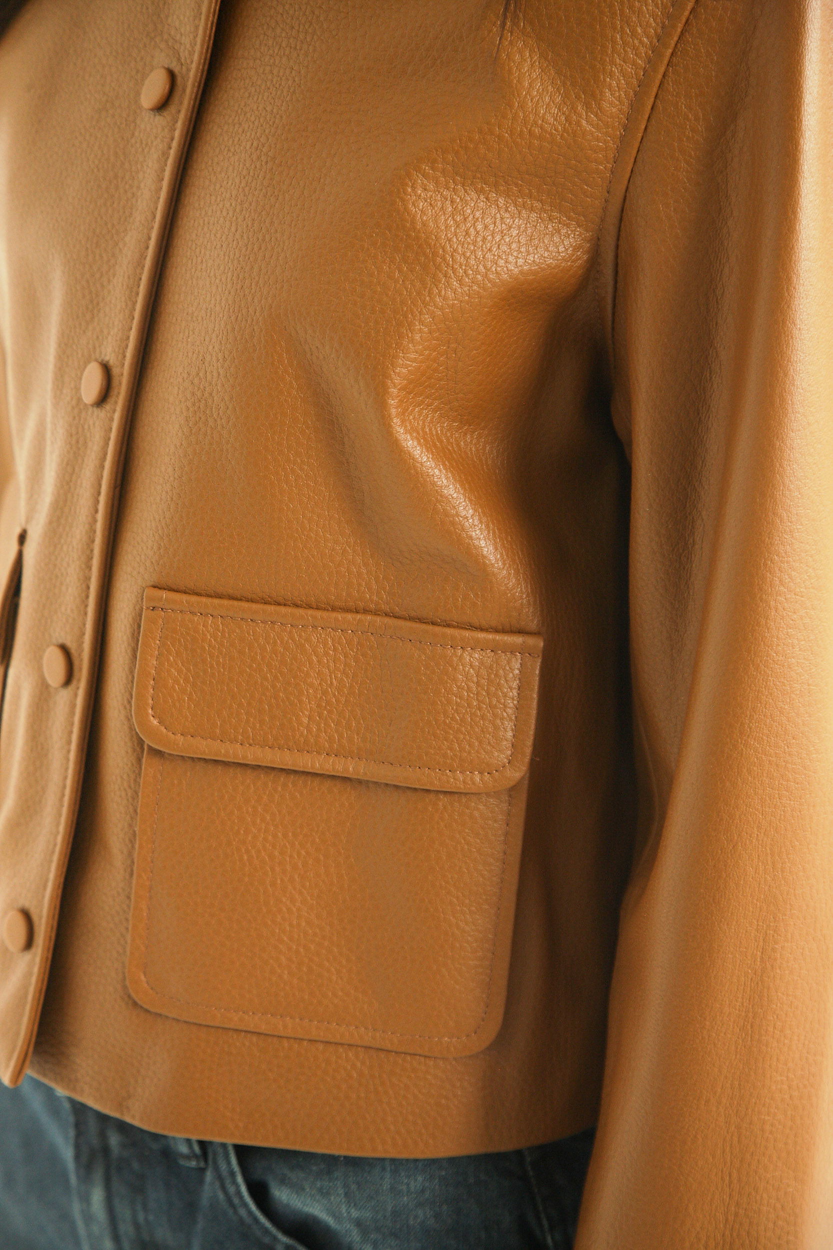 CAMPERA DE CUERO ZOE // OVINO