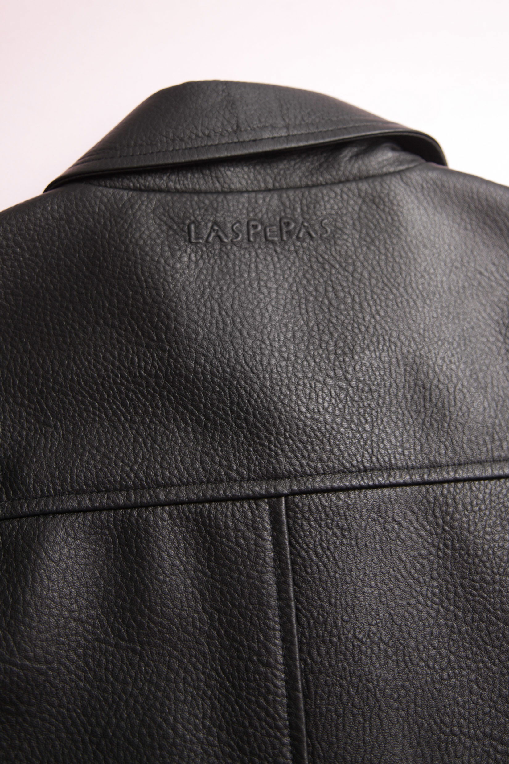 CAMPERA DE CUERO ZOE // OVINO
