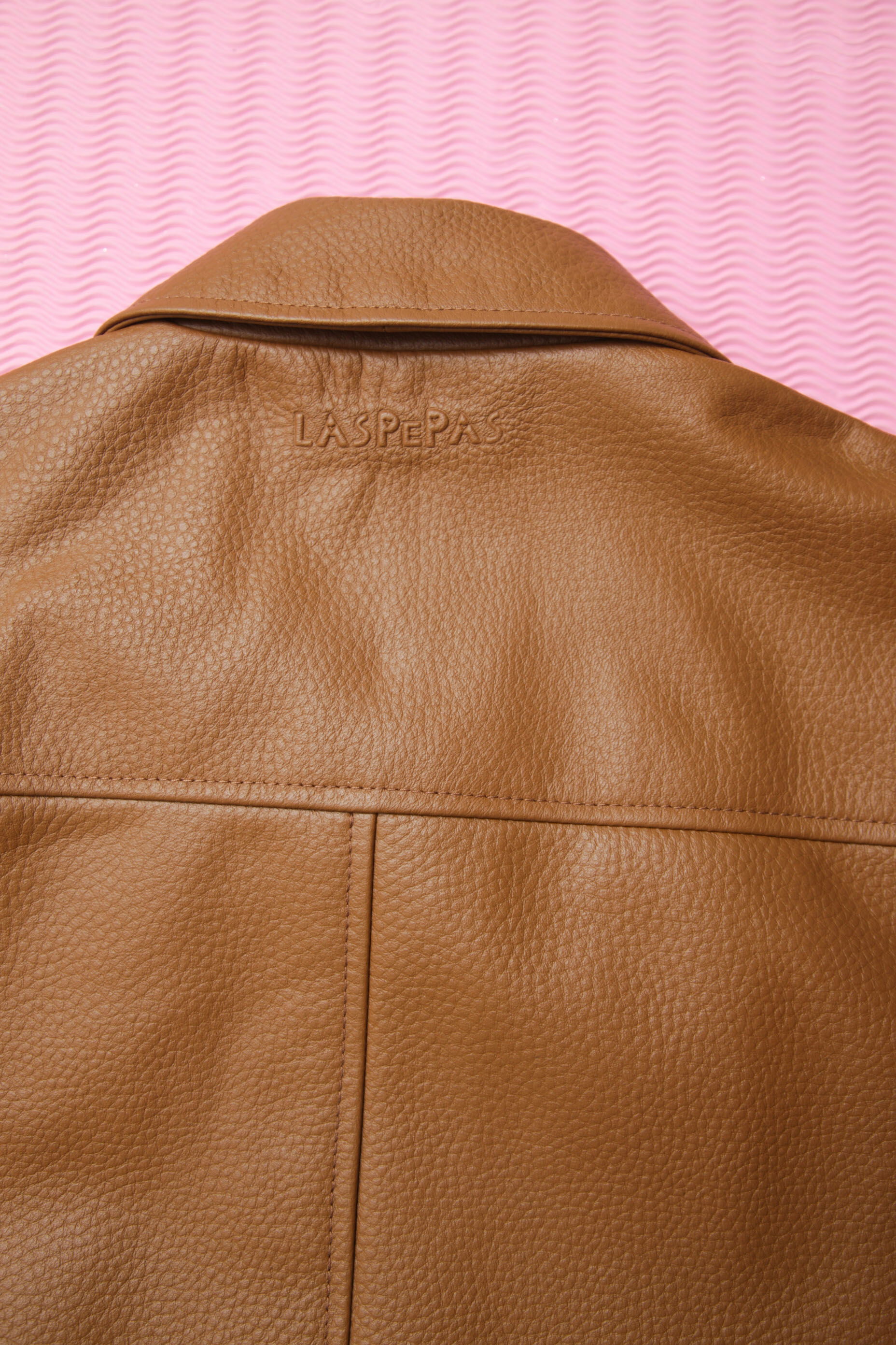 CAMPERA DE CUERO ZOE // OVINO