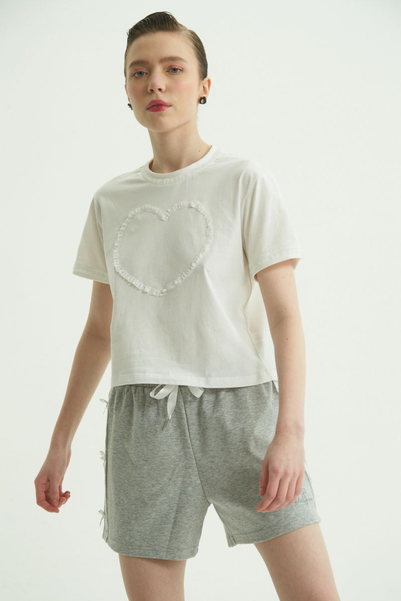 REMERA HEARTLACE