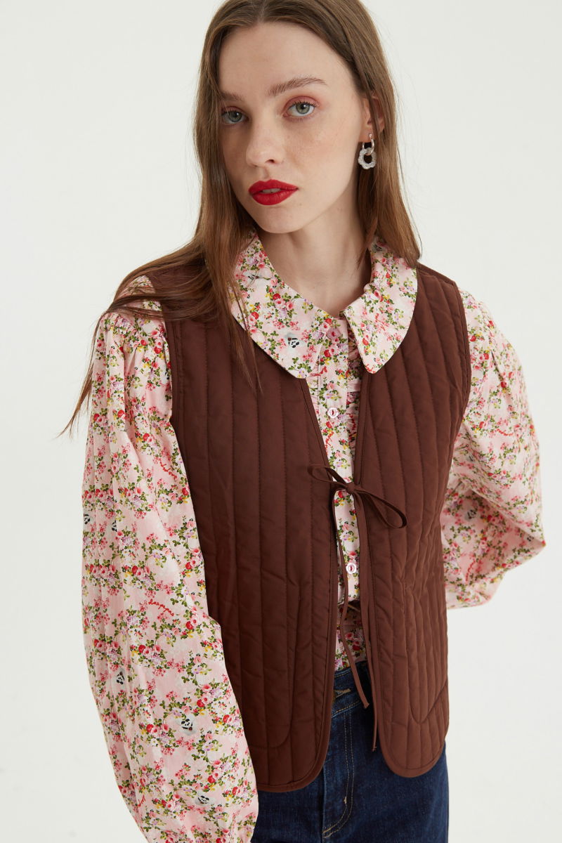 Camisa estampada de algodón recta con mangas amplias y cartera con volados. 