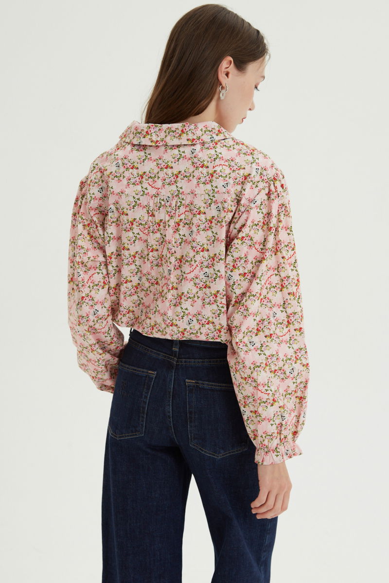 Camisa estampada de algodón recta con mangas amplias y cartera con volados. 