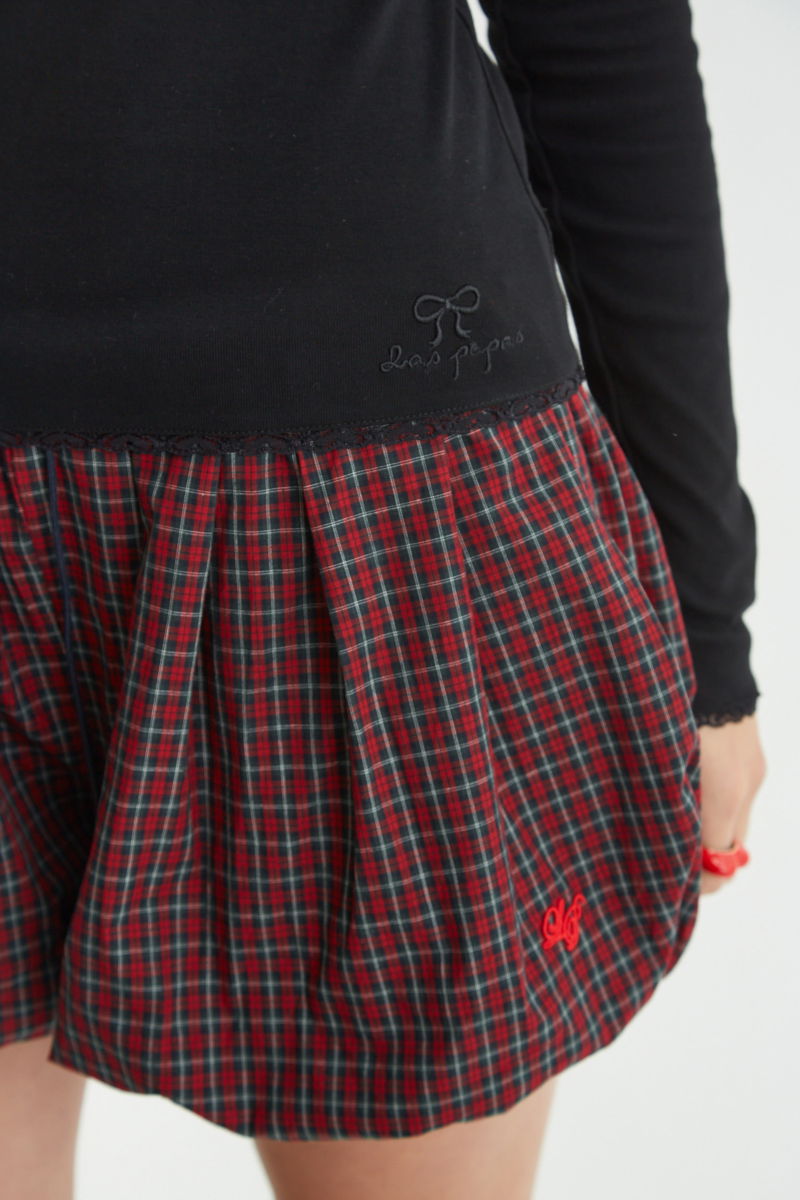 Short cuadrille tiro bajo de silueta balloon y largo mini de algodón a cuadros. 
