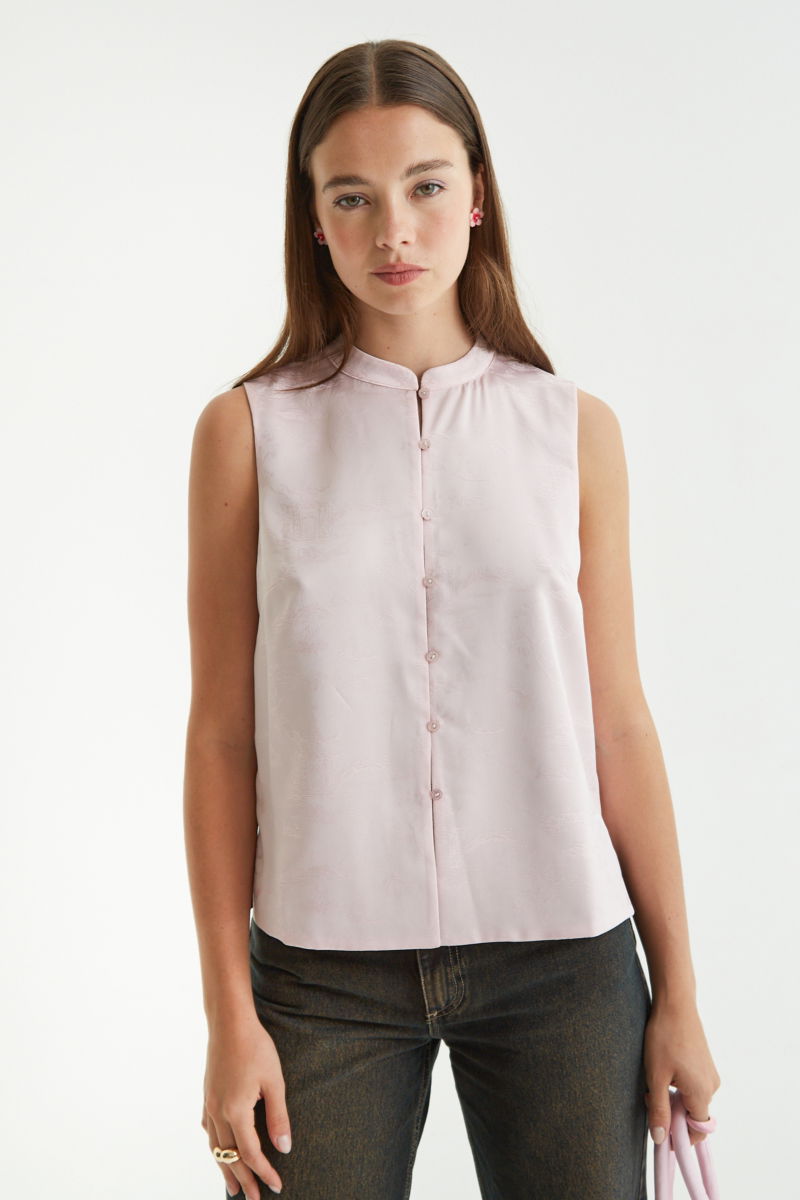 Blusa rosa reversible de jacquard satinado sin mangas con cuello mao, botones a tono, pinzas frontales y aberturas laterales.