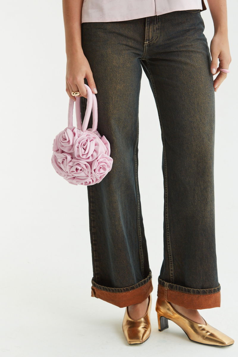 Jean wide leg tiro alto de denim rigido en color ocre. 