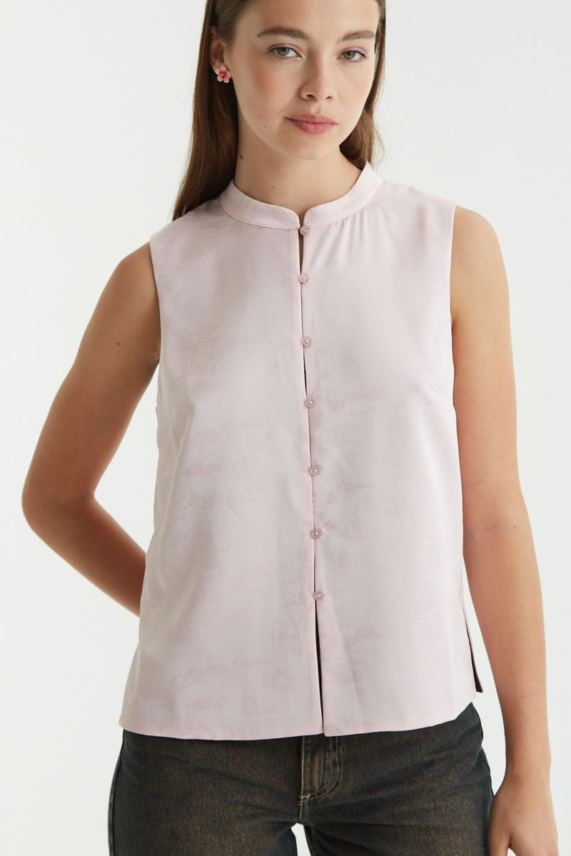 Blusa rosa reversible de jacquard satinado sin mangas con cuello mao, botones a tono, pinzas frontales y aberturas laterales.