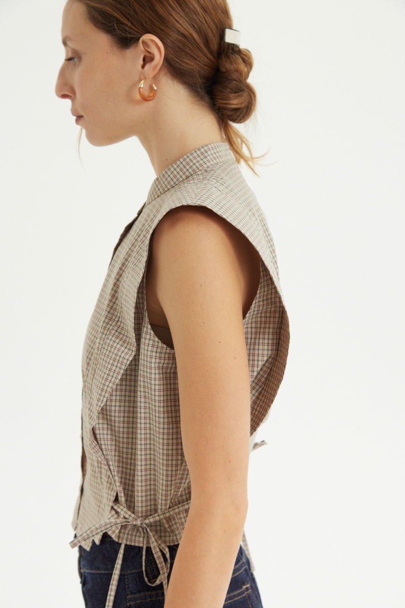 Camisa a cuadros manga corta de poplin recta con cuello mao. 
