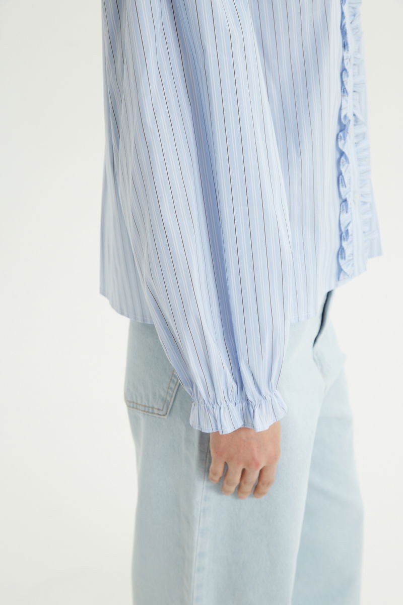 Camisa rayada de algodón recta con mangas amplias y cartera con volados. 