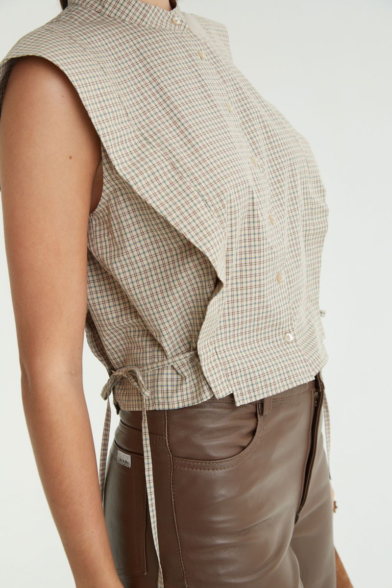 Camisa a cuadros manga corta de poplin recta con cuello mao. 
