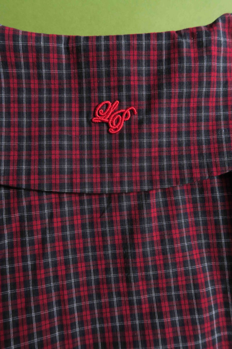 Camisa cuadrille de poplín entallada con cuello marinero. 
