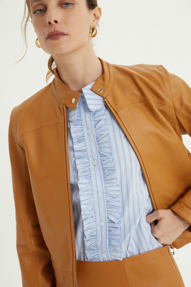 Camisa rayada de algodón recta con mangas amplias y cartera con volados. 