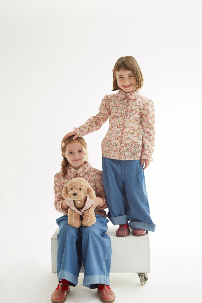 CAMISA INFANTIL DE ALGODÓN CON VOLADOS. 
