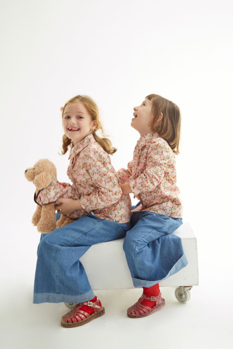 CAMISA INFANTIL DE ALGODÓN CON VOLADOS. 
