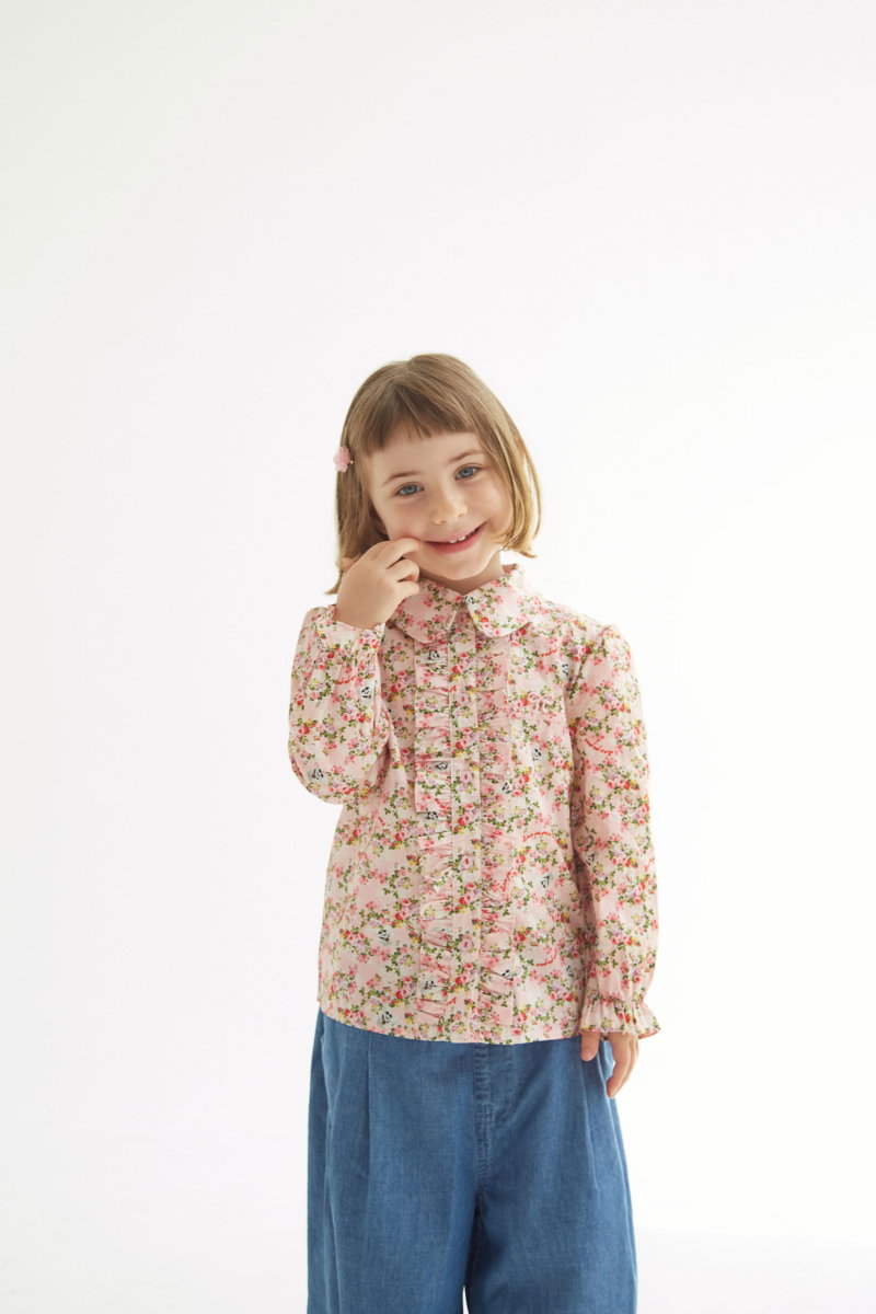 CAMISA INFANTIL DE ALGODÓN CON VOLADOS. 
