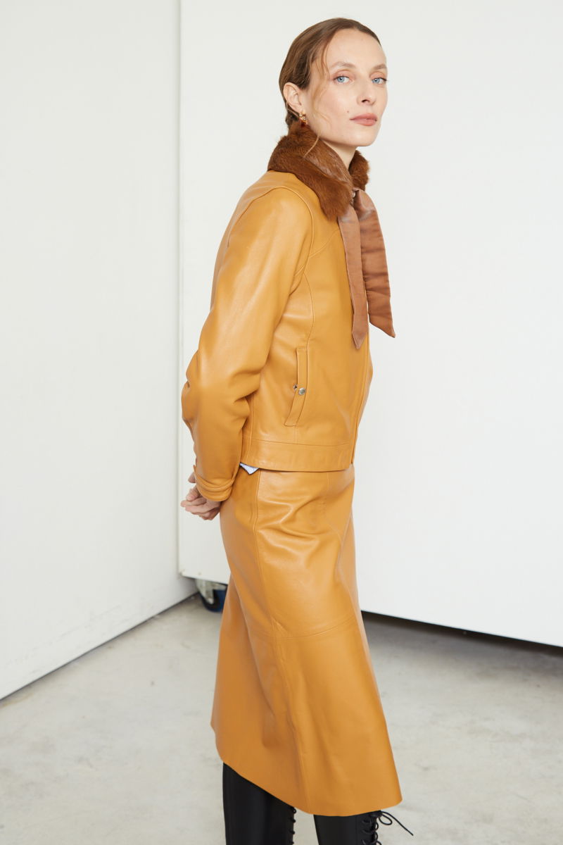 CAMPERA DE CUERO BROWN // OVINO