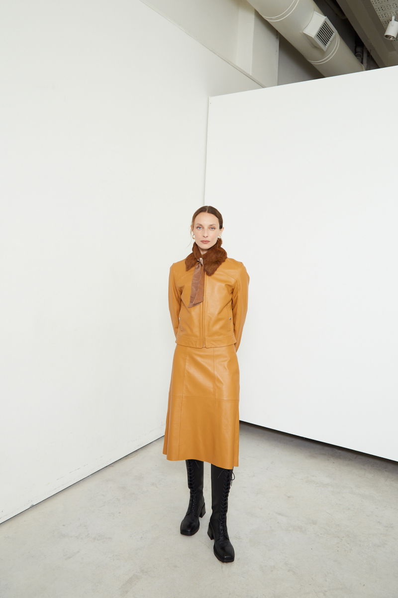 CAMPERA DE CUERO BROWN // OVINO