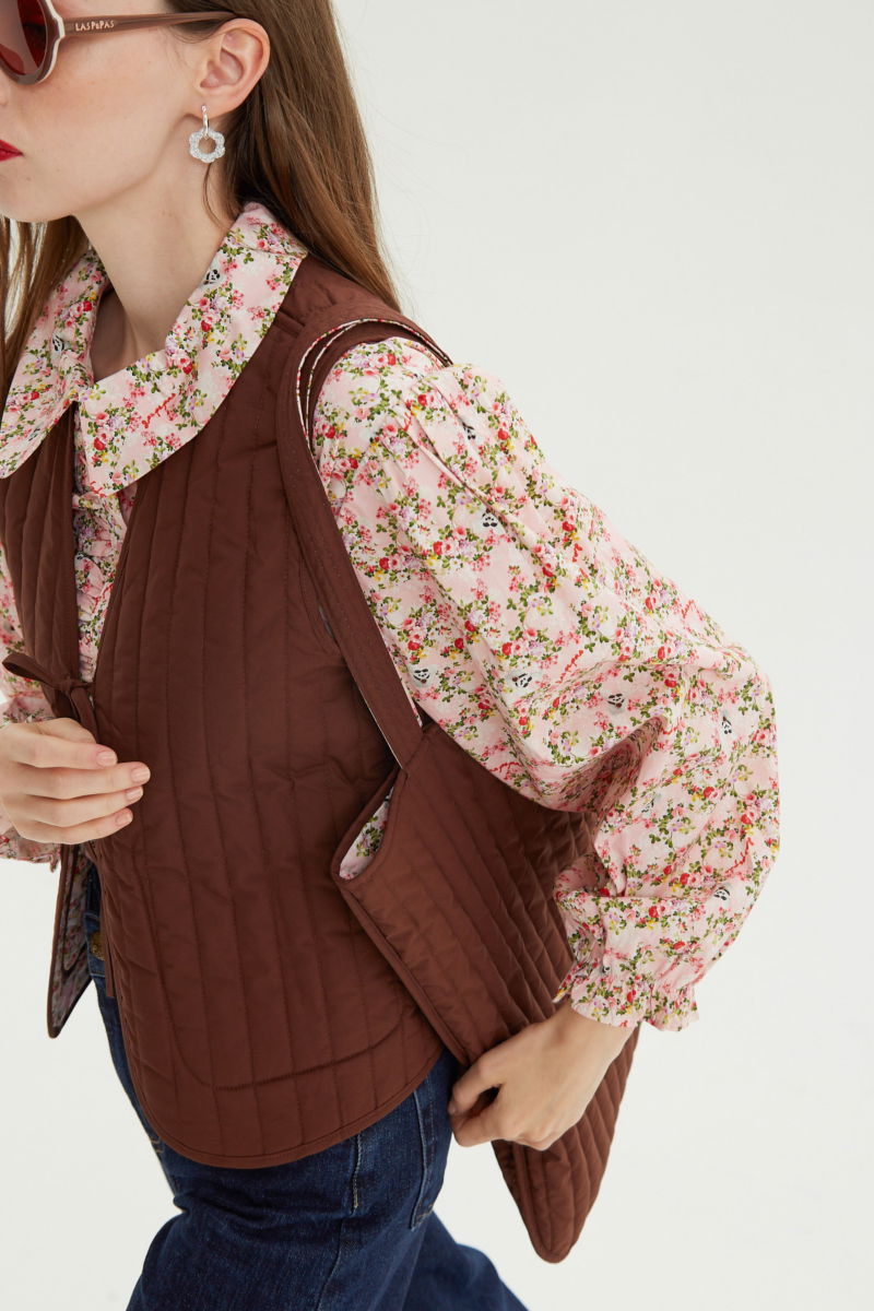 Camisa estampada de algodón recta con mangas amplias y cartera con volados. 