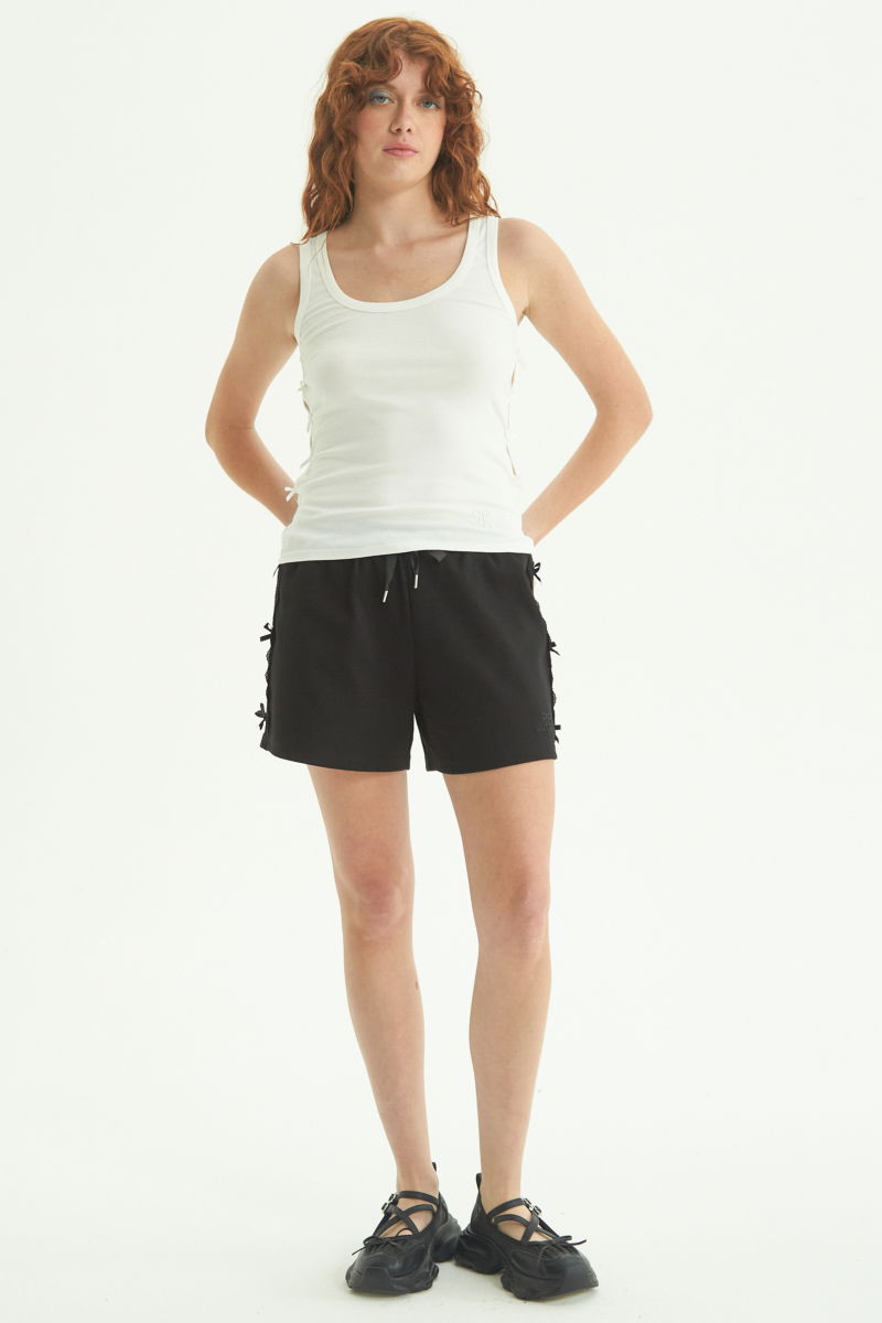 SHORT NYLA