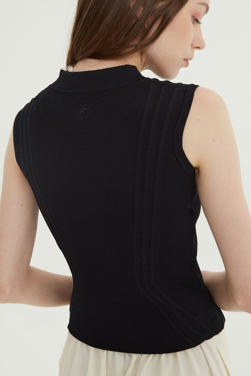 Top negro tejido al cuerpo y largo a la cadera con cuello redondo, terminación de ribb y detalles de tejido en frente y espalda. Conseguilo con cuotas sin interés!