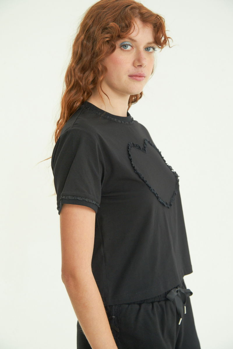REMERA HEARTLACE