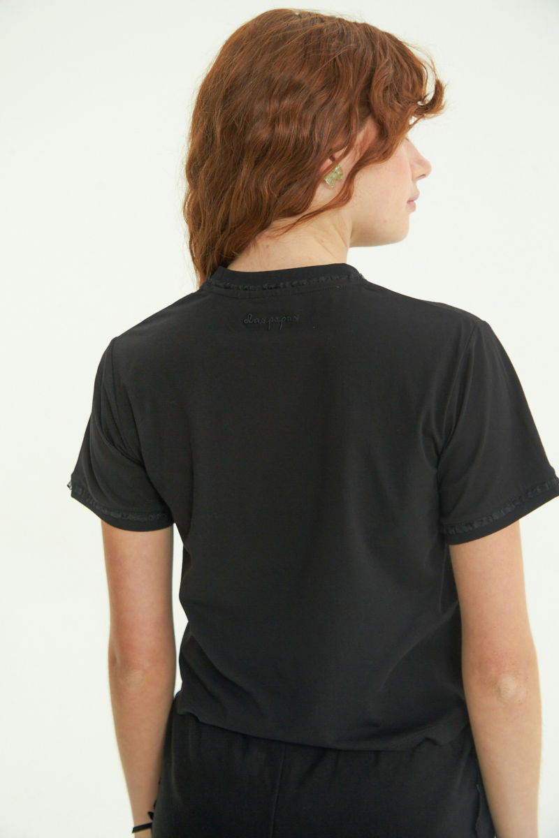 REMERA HEARTLACE