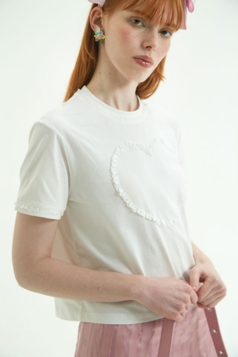 REMERA HEARTLACE