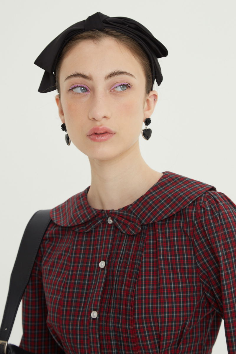 Camisa cuadrille de poplín entallada con cuello marinero. 
