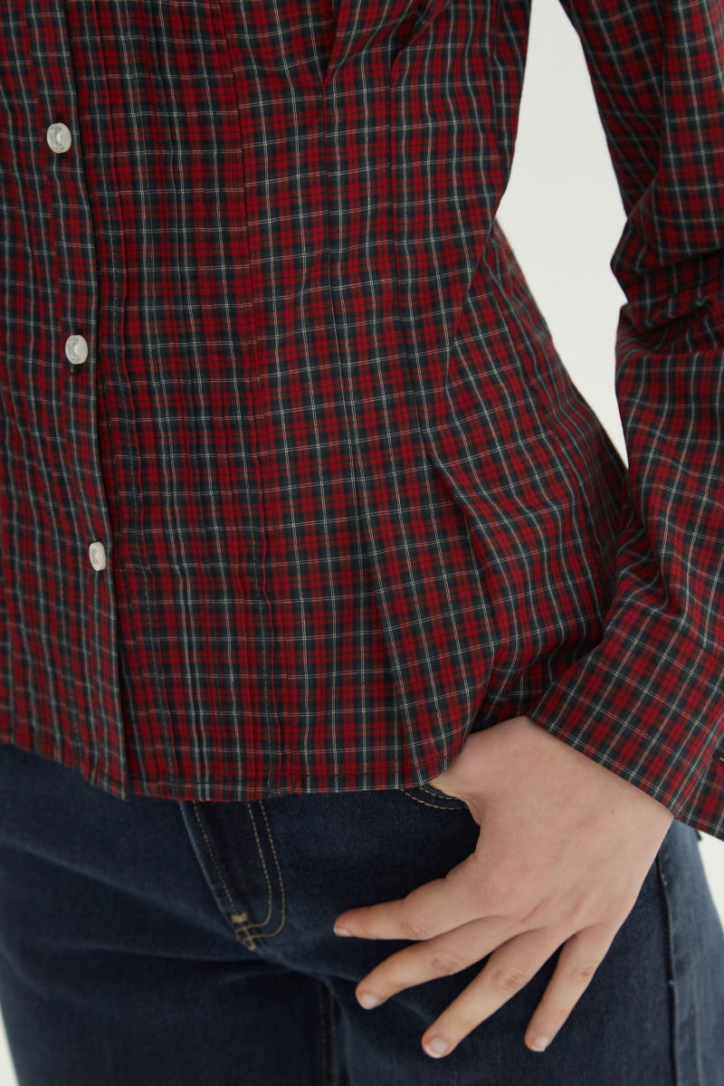 Camisa cuadrille de poplín entallada con cuello marinero. 
