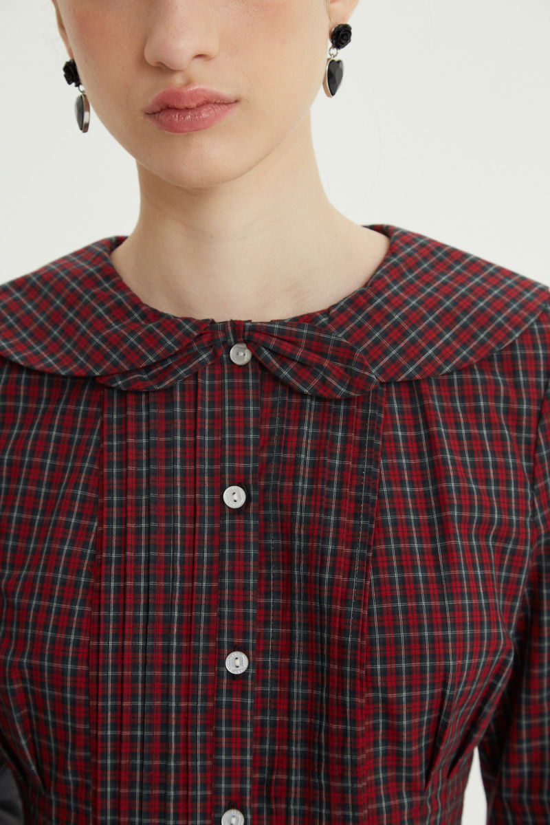 Camisa cuadrille de poplín entallada con cuello marinero. 
