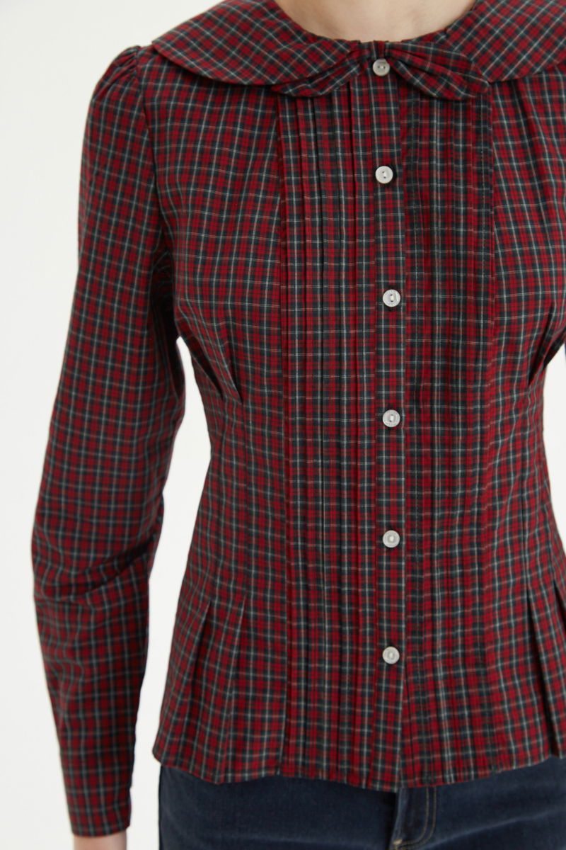 Camisa cuadrille de poplín entallada con cuello marinero. 
