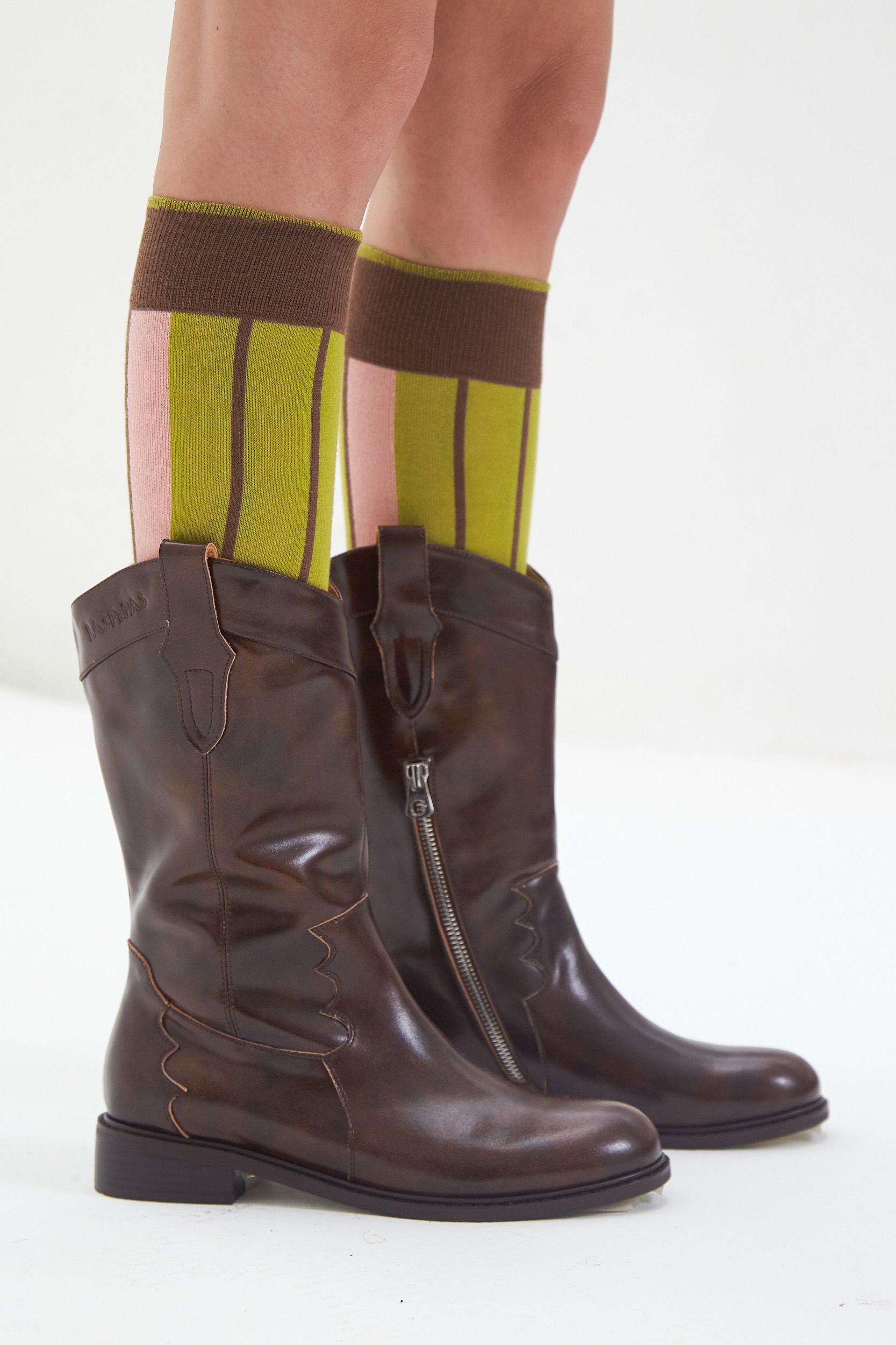 BOTA DE CUERO AVELLANO