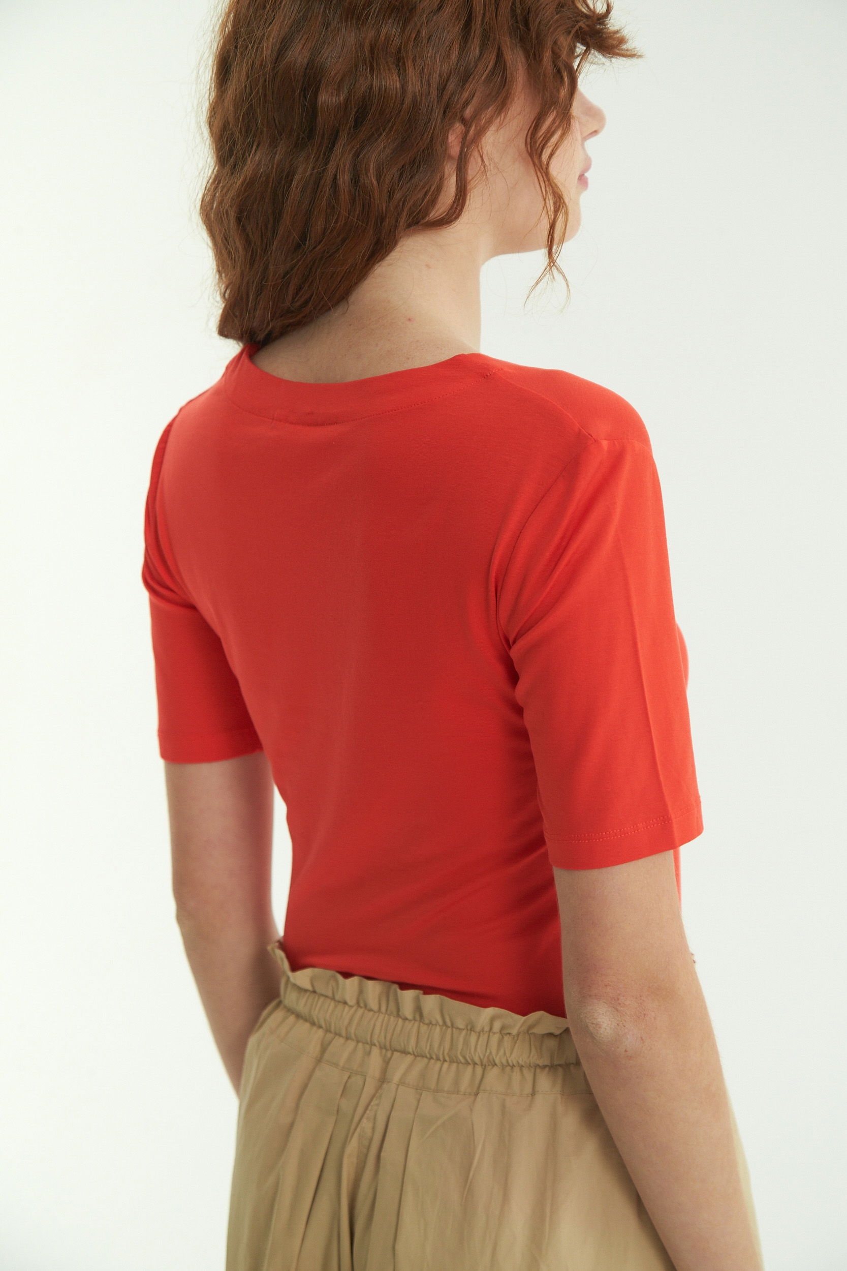 REMERA LEV